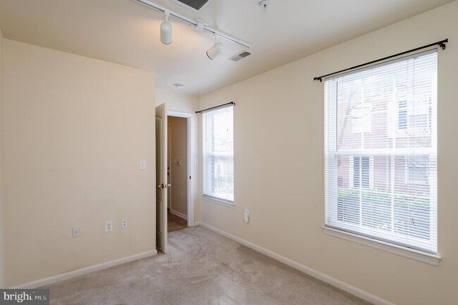 Building Photo - 532 Rhapsody Ct