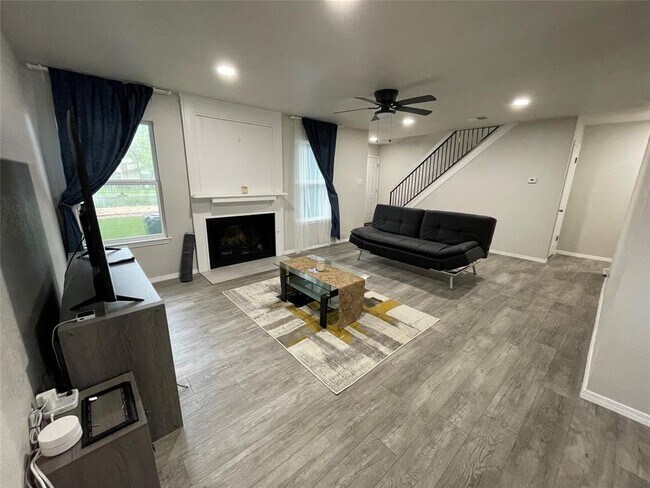 Foto del edificio - 10410 Golden Meadow Dr