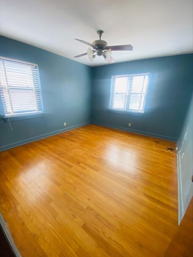 Building Photo - 3br/1ba in St. John