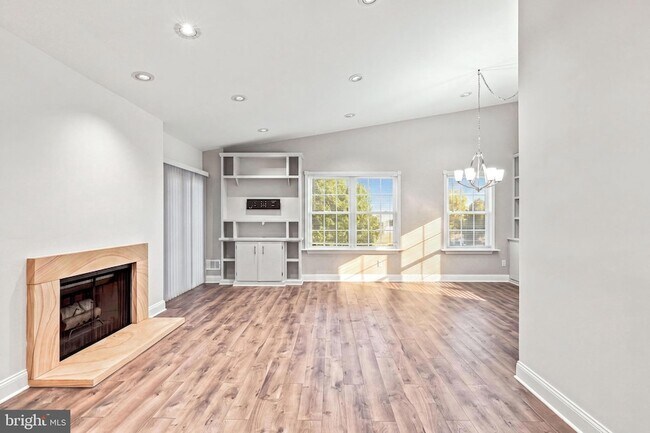 Foto del edificio - 51 Meadow Ln