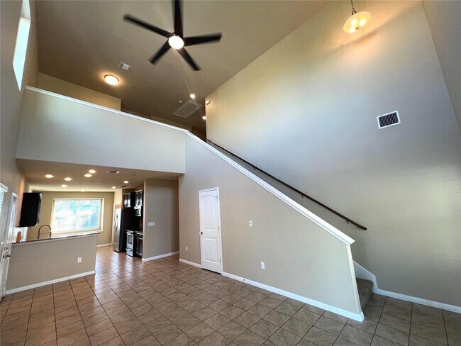 Building Photo - 516 E Slaughter Ln