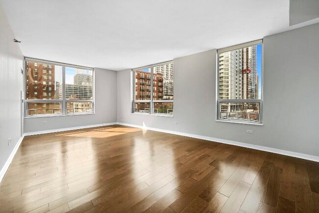 Foto del edificio - 330 W Grand Ave