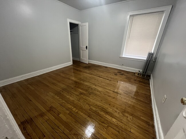 Building Photo - 2049 E 68th St