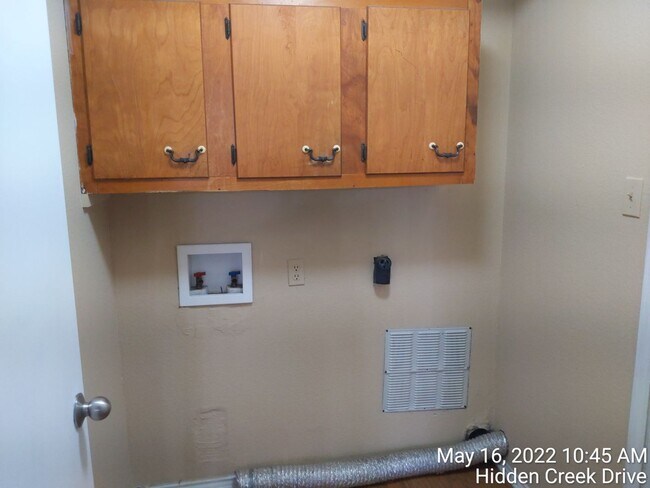 Foto del edificio - 1200 Hidden Creek Dr