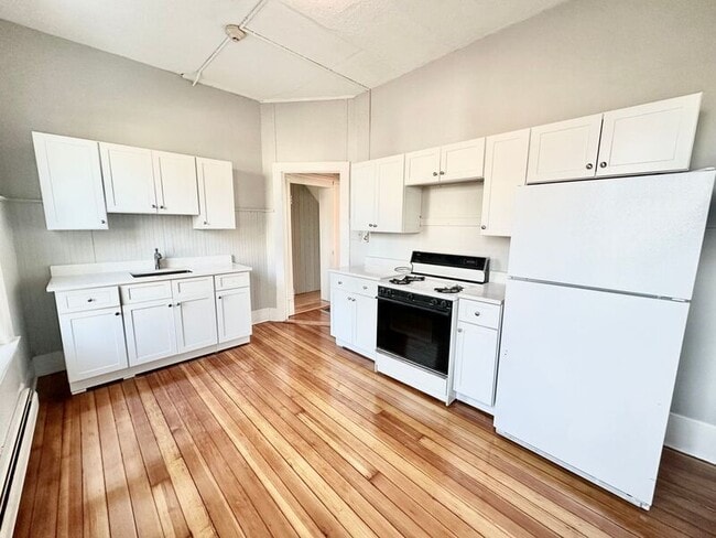 Building Photo - 21 Day Ave