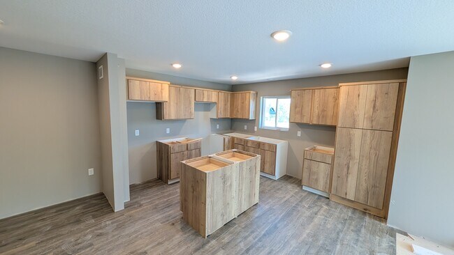 Foto del edificio - 714 1st Ave SW