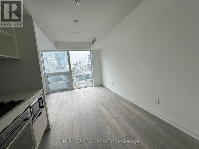 Building Photo - 82-2882 Dalhousie St