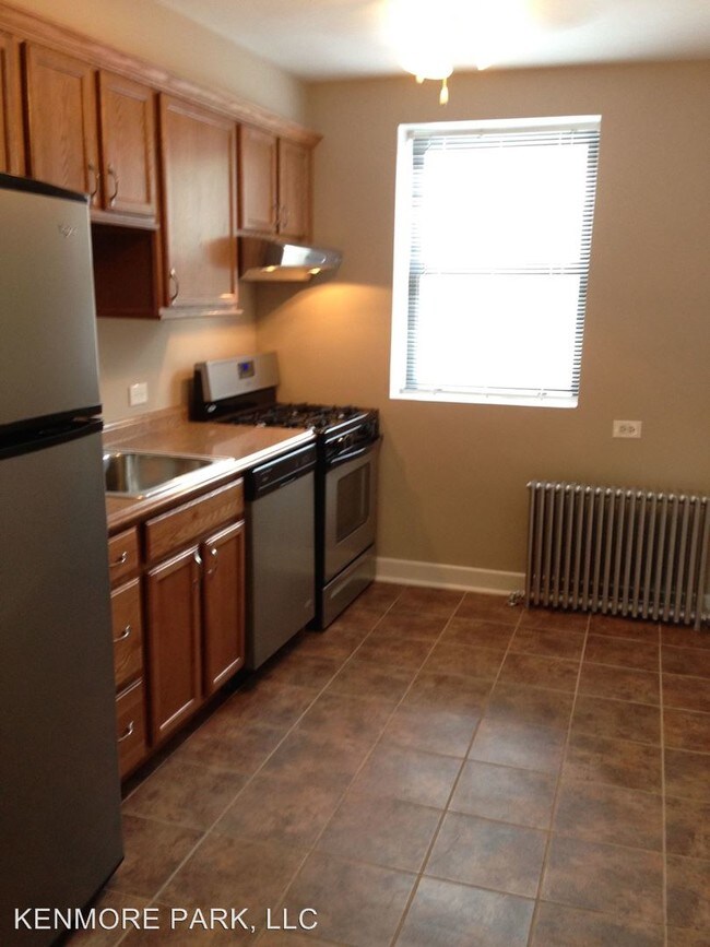 Building Photo - 119 S Kenmore Ave