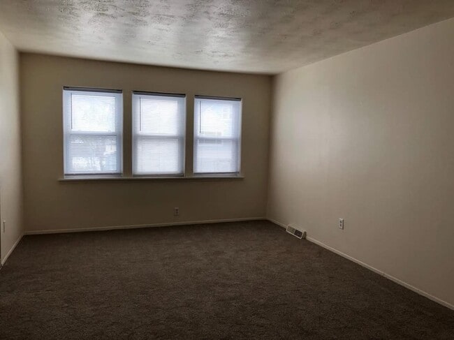 Living room - 1002 Oak St