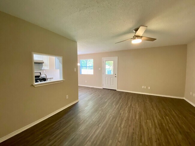 Foto del edificio - Charming Single-Story 3 Bed 2 Bath in South Austin!