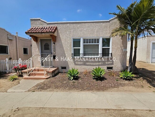 Building Photo - Charming 1 Bedroom Cottage Home with a Car...