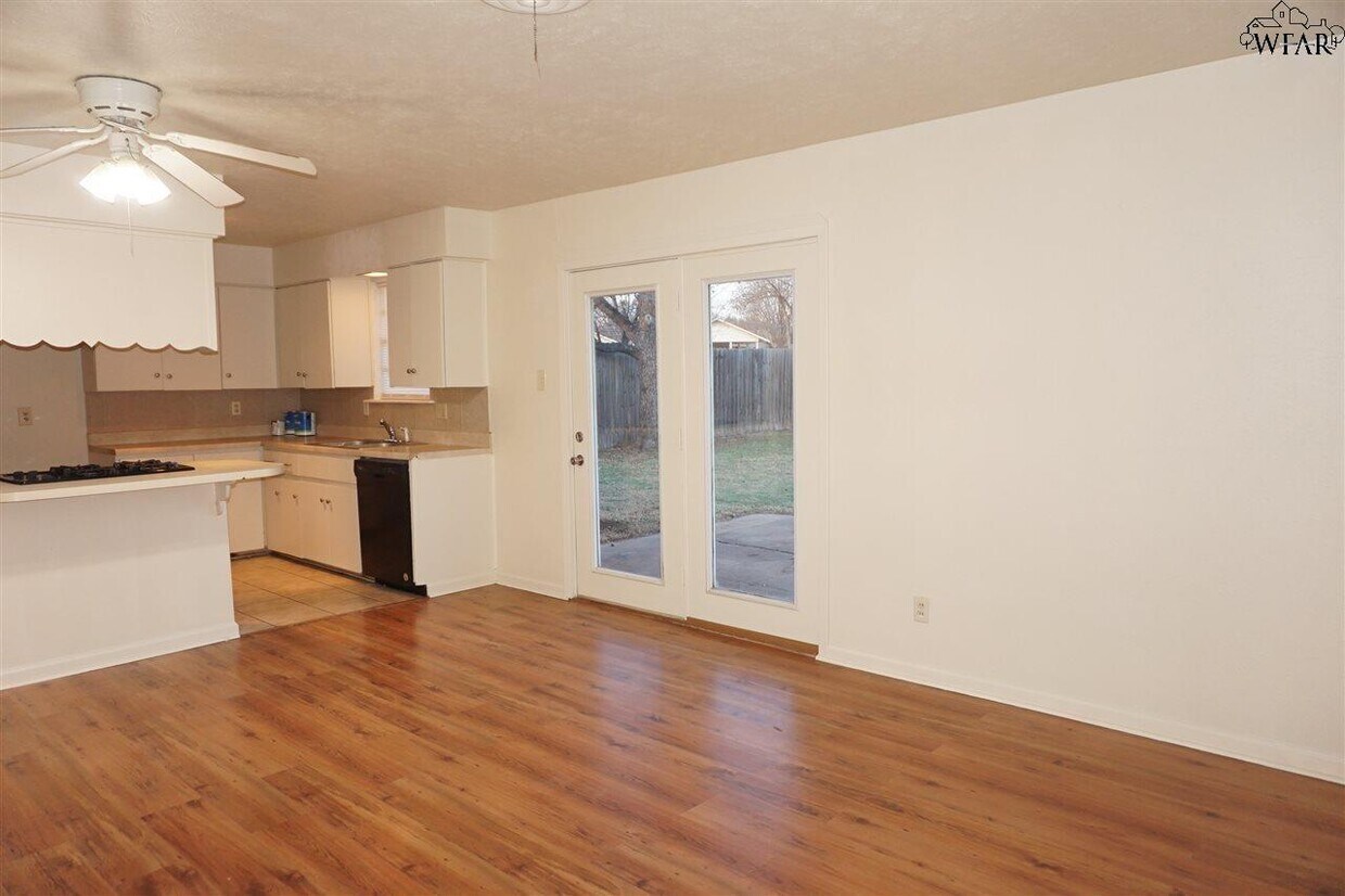 Building Photo - 4629 Sierra Madre Dr
