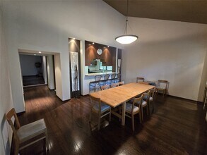 Building Photo - 3231 Hemingway Dr