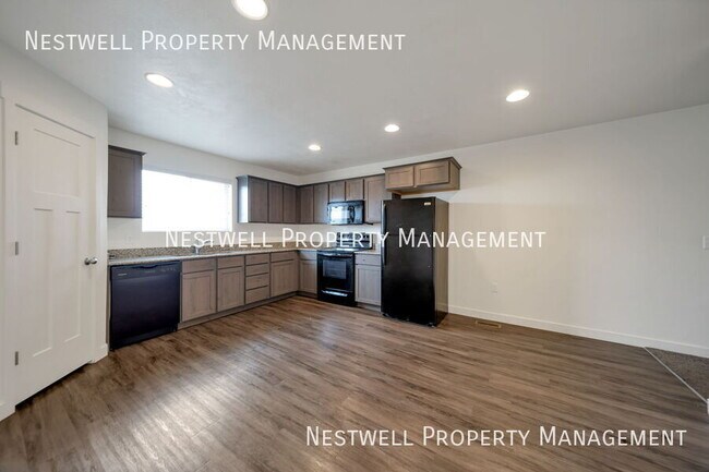 Building Photo - 734 E 550 S