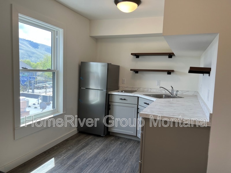 Foto principal - 508 S 3rd St W