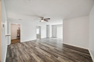 Building Photo - 705 Westshire Dr