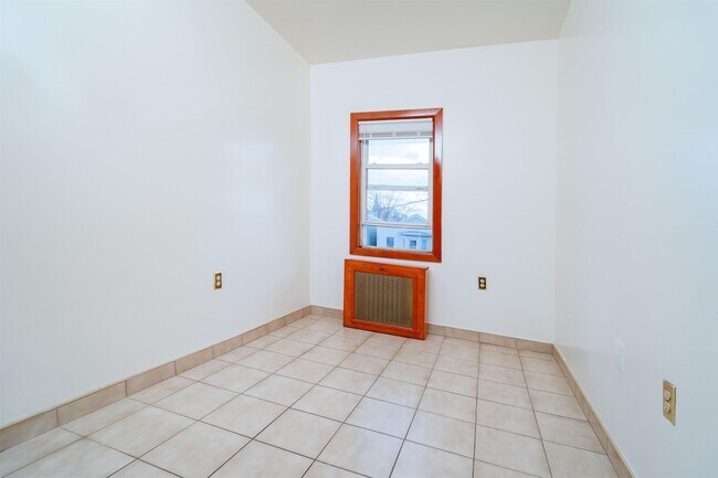 Building Photo - 724 17th St