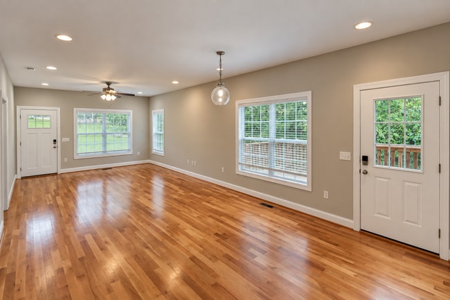 Building Photo - 1566 Lake Villa Cir