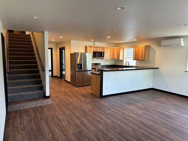 Foto del edificio - Beautiful 2025 Construction Home with Too ...