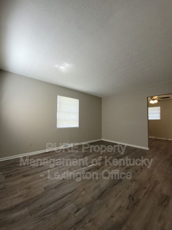 Building Photo - 627 Silverleaf Dr