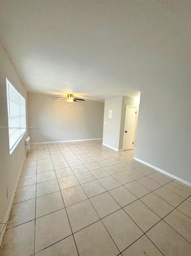 Foto del edificio - 325 NW 15th St