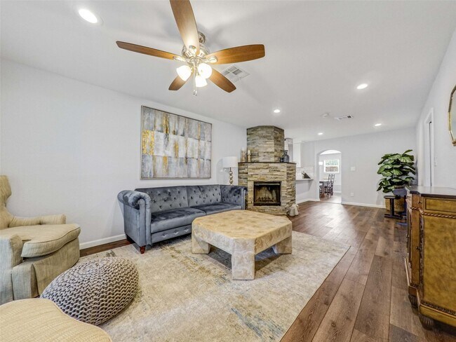 Foto del edificio - 5006 Saxon Dr