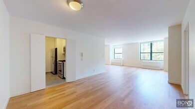 Building Photo - 247 W 87th St