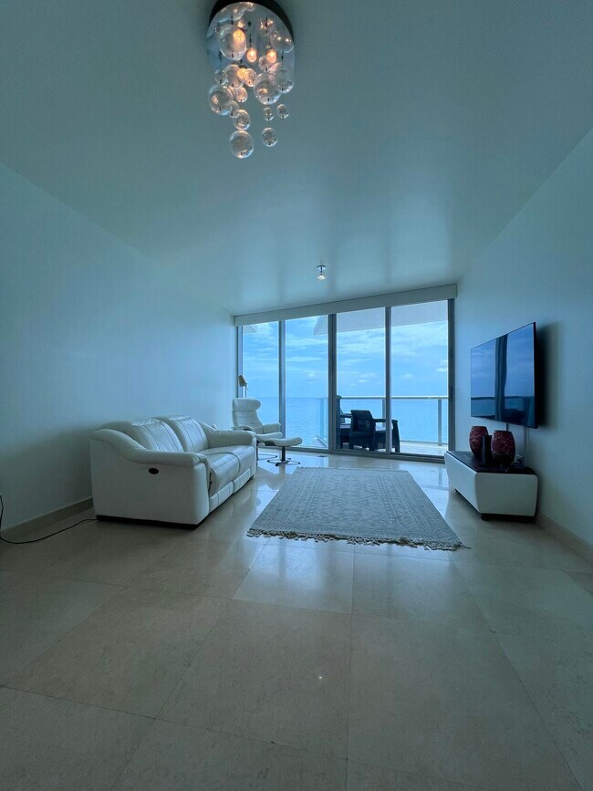 Foto del edificio - 17001 Collins Ave