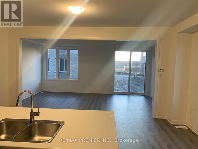 Building Photo - 72 W Oak Trl