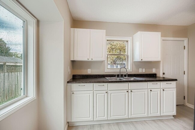 Foto del edificio - 4643 Emerson Ave N