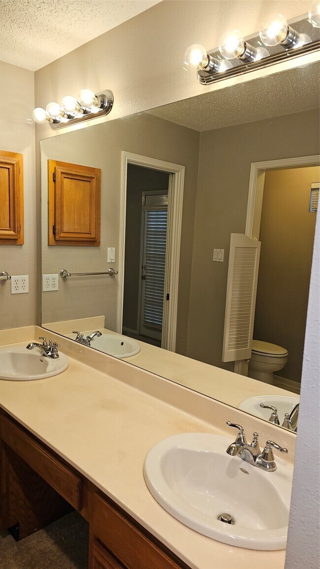 Foto del edificio - 3607 Duncaster Dr