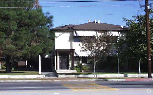 Building Photo - 12205 Burbank Blvd