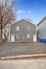 Building Photo - 42 Putnam St