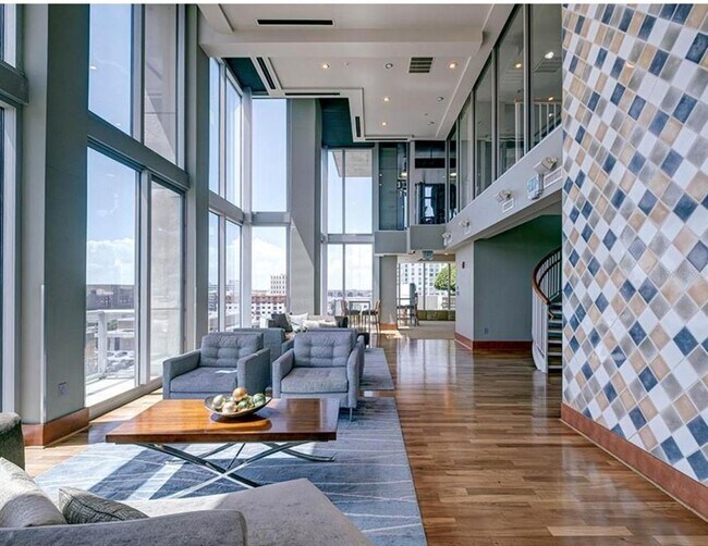 Foto del edificio - 777 N Ashley Dr