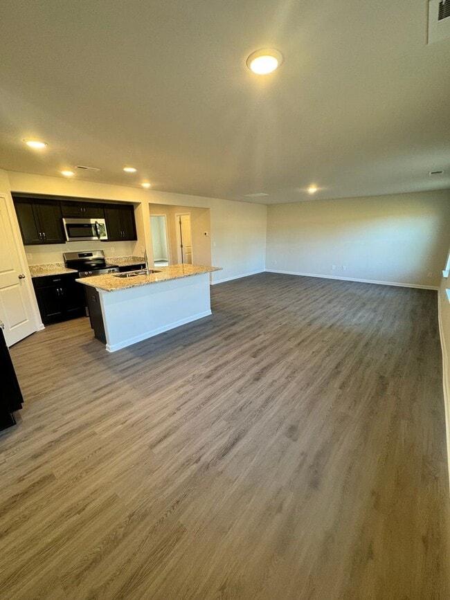 Building Photo - 916 W Sumter St