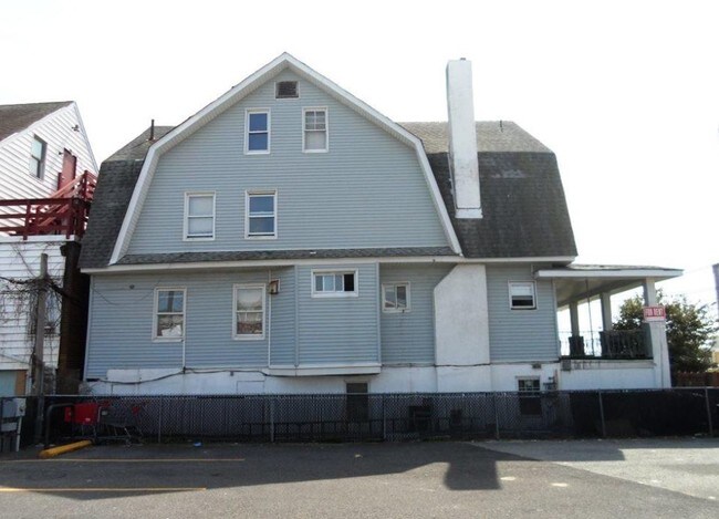 Building Photo - 105 S California Ave