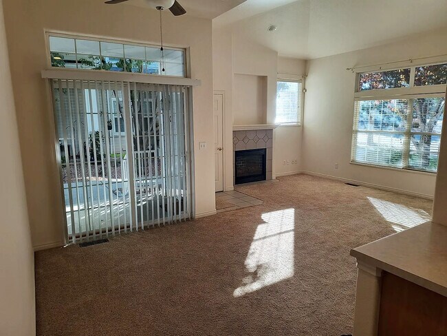 Foto del edificio - 752 Glen Ct