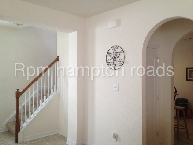 Building Photo - 3209 Greenwood Dr