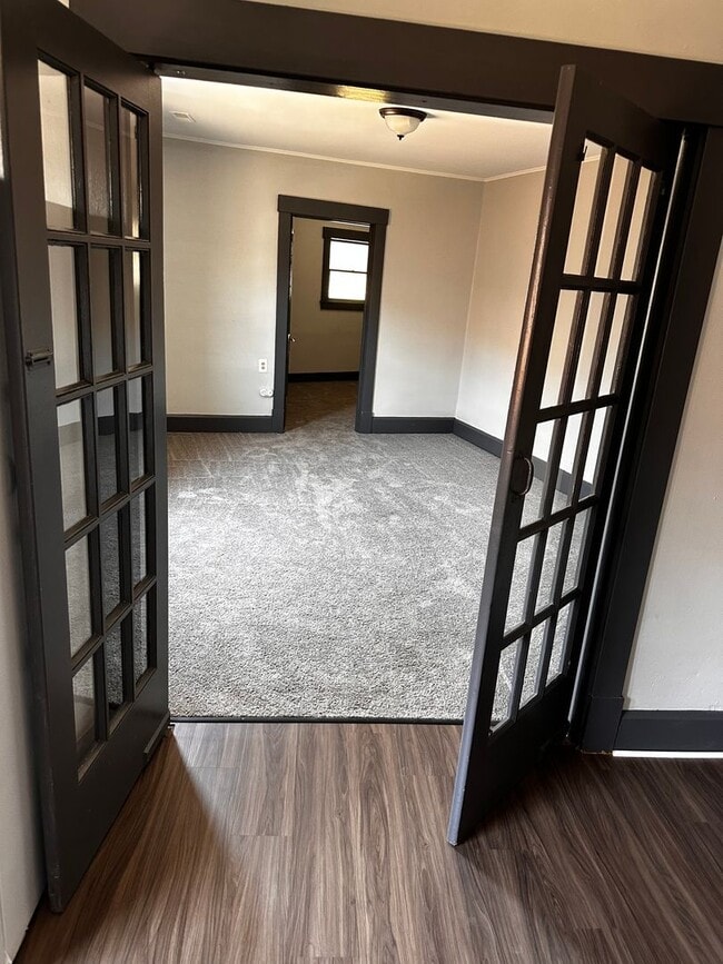 Building Photo - 507 Harmony Ave 2F