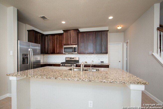 Foto del edificio - 4 Bedroom/2.5 Bathroom Home in the Hidden ...