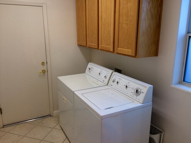 Foto del edificio - FANTASTIC UPGRADED 55+ SUN CITY ANTHEM COMMUNITY HOME!!!