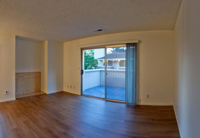 Foto del edificio - Luxurious Top-Floor Corner Condo~ Move In ...