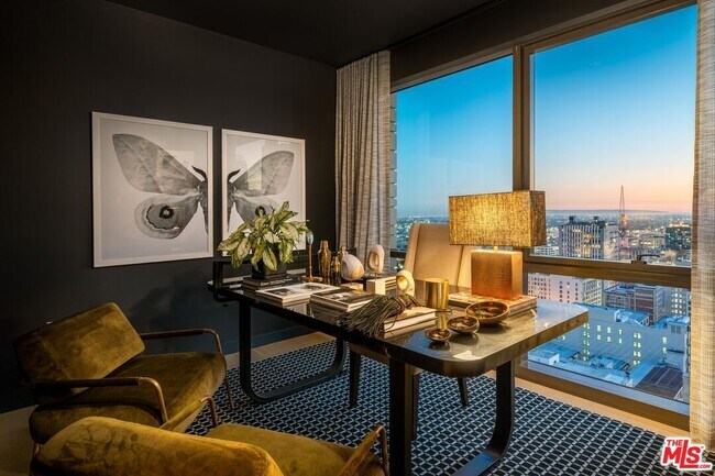 Building Photo - 400 S Broadway