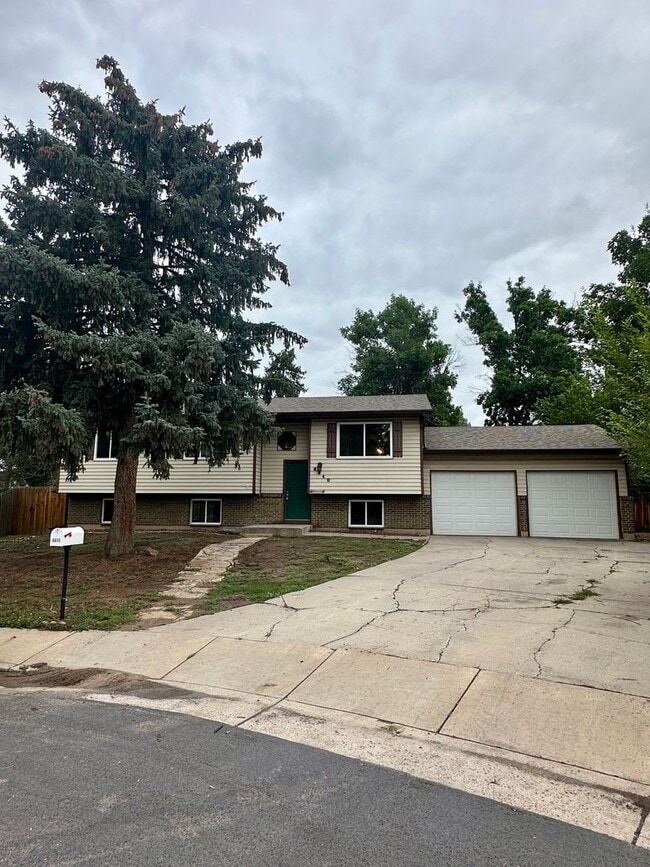 Foto del edificio - Updated Split-Level Gem | 5BD, 3BA | Large...