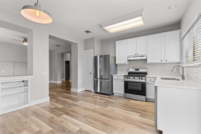 Building Photo - 5501 S Hearsey Dr