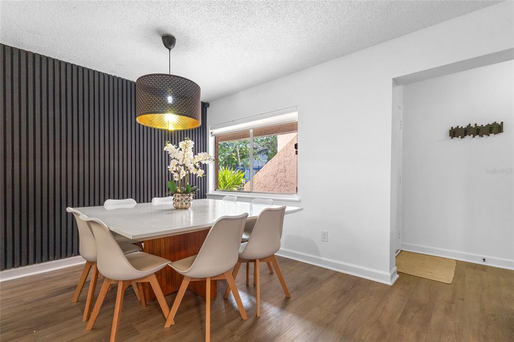 Foto del edificio - 2485 Lakeway Branch Dr