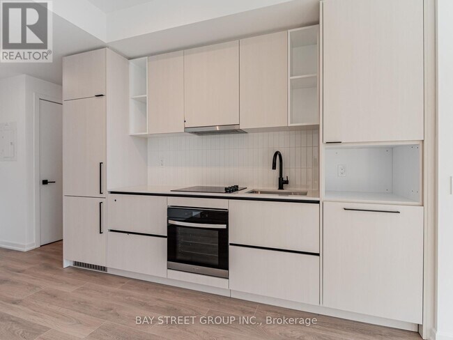 Building Photo - 1285 Dupont St