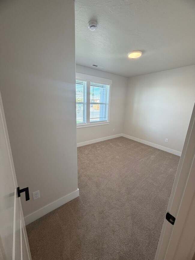 Foto del edificio - Brand New 4-Bedroom Encore Plan with Jr. Suite & Open Concept Design