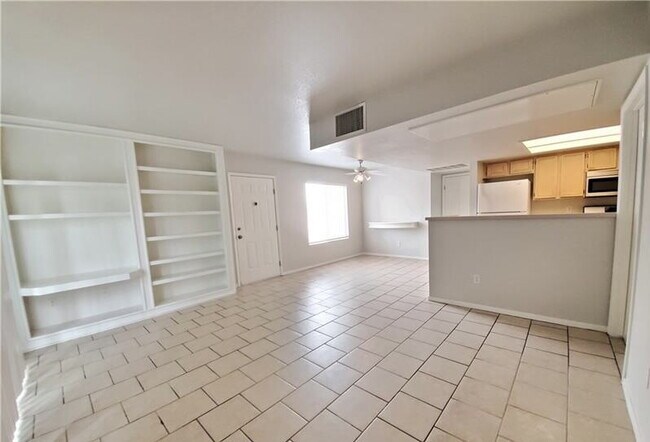 Foto del edificio - Beautiful 2-Bed, 2-Bath 2nd-Floor Condo at Southern Vista