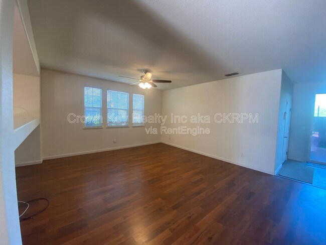 Foto del edificio - 297 Emory Oak Pl